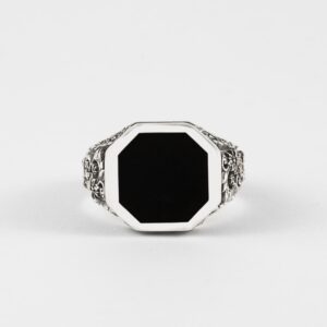 ANELLO CHEVALIER ROMEO IN ARGENTO CON PIETRA NERA